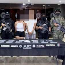 Catean vivienda en Temixco y detienen a pareja con presunta droga
