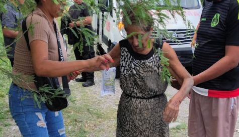 Vecinos de Xoxocotla localizaron a una mujer de la tercera edad que se encontraba desorientada