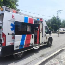 Un menor fue atendido tras accidentarse en su motocicleta en el sur de Morelos