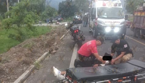Tres personas lesionadas en choque de motos en el Oriente de Morelos