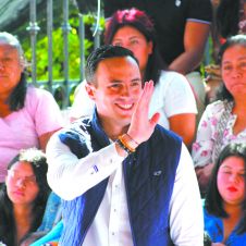 Daniel Martínez Terrazas apadrina graduaciones en Cuernavaca Daniel Martínez Terrazas apadrina graduaciones en Cuernavaca