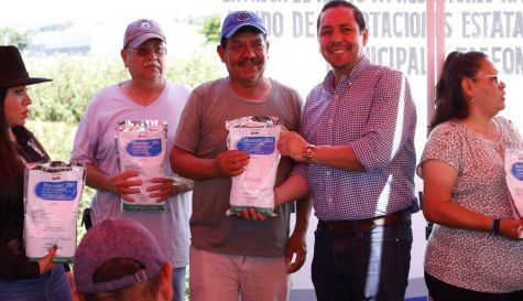 Ayuntamiento de Temixco entrega apoyos por plaga de rosas