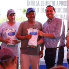 Ayuntamiento de Temixco entrega apoyos por plaga de rosas Ayuntamiento de Temixco entrega apoyos por plaga de rosas