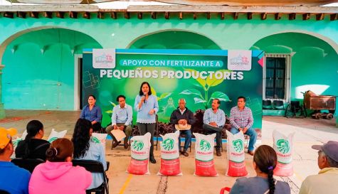 Ayuntamiento de Xochitepec entrega fertilizante a productores