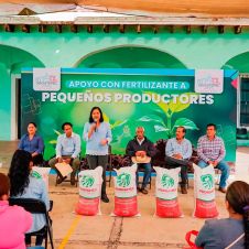 Ayuntamiento de Xochitepec entrega fertilizante a productores Ayuntamiento de Xochitepec entrega fertilizante a productores