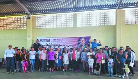 Militantes y simpatizantes durante una asamblea informativa de Morena en municipio de Morelos.