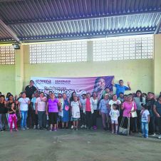Militantes y simpatizantes durante una asamblea informativa de Morena en municipio de Morelos.