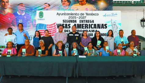 Entrega de visas a personas adultas mayores beneficiarias del programa en Temixco.