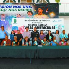 Entrega de visas a personas adultas mayores beneficiarias del programa en Temixco.