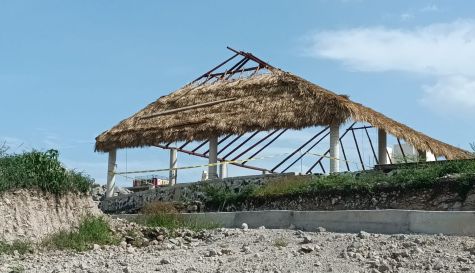 Albañil muere tras caer de una palapa