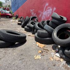 Llantas tiradas pueden ser foco de infección Llantas tiradas pueden ser foco de infección