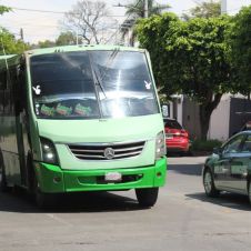 Denuncian abusos en tarifa del transporte público a adultos mayores en Cuernavaca