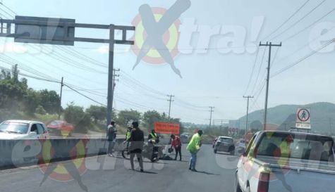 Accidente en la carretera México-Oaxaca deja a motociclista herido