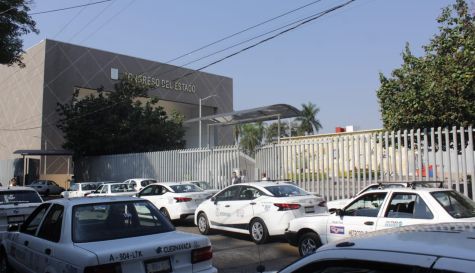Multarán a taxistas
