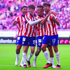 Gana Chivas con gol de último minuto 