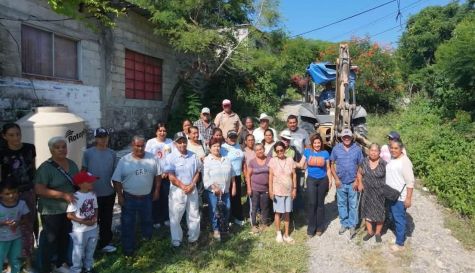 Autoridades municipales encabezadas por la alcaldesa Rosbelia Benítez Bello atestiguan el arranque de los trabajos de urbanización en la colonia Francisco Sarabia