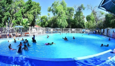 Autoridades de salud exhortan a mantener supervisión continua sobre niñas, niños y adultos mayores en albercas y zonas recreativas de la entidad.