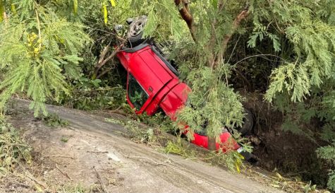 Accidente en Tequesquitengo: Conductor vuelca su camioneta y resulta ileso