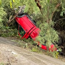 Accidente en Tequesquitengo: Conductor vuelca su camioneta y resulta ileso