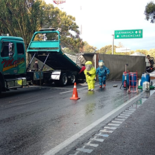 Cierre total en la autopista México-Cuernavaca por derrame de químicos
