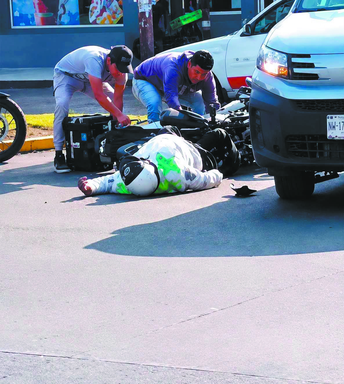 Agente de Tránsito resulta lesionado en accidente vial en Cuautla Agente de Tránsito resulta lesionado en accidente vial en Cuautla