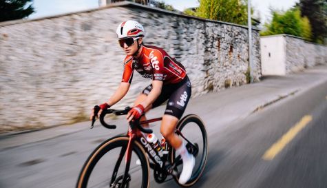 La especialista en montaña abre brecha para el ciclismo femenino en la competencia más exigente del circuito profesional.