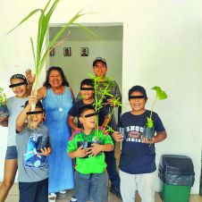 Los menores aprendieron sobre las propiedades medicinales, ecológicas y el cultivo responsable de las plantas aromáticas. Los menores aprendieron sobre las propiedades medicinales, ecológicas y el cultivo responsable de las plantas aromáticas.