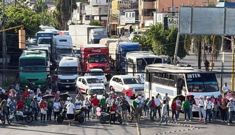 Muerte de una bebé desata caos vial en el bulevar Cuauhnáhuac