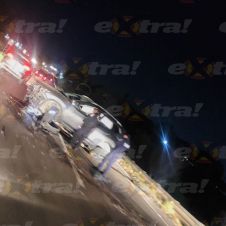 Fuerte choque entre camioneta y tráiler en Yecapixtla Fuerte choque entre camioneta y tráiler en Yecapixtla