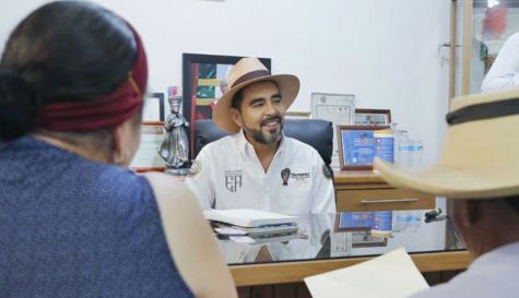 Eder Alonso Gutiérrez atiende a ciudadanos en Yautepec