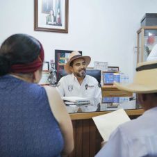 Eder Alonso Gutiérrez atiende a ciudadanos en Yautepec