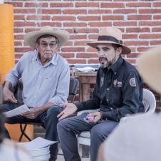 Eder Alonso promete apoyo al campo en Yautepec con caminos y riego
