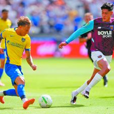 Edson Álvarez regresa con West Ham en triunfo ante Portsmouth