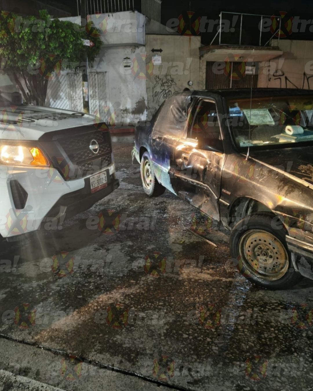 Camioneta de valores choca contra auto en Cuautla Camioneta de valores choca contra auto en Cuautla