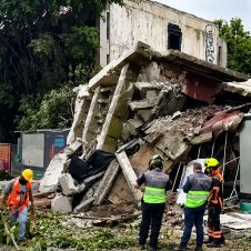 Colapso de un edificio en Viaducto Río Becerra: Daños y caos Colapso de un edificio en Viaducto Río Becerra: Daños y caos