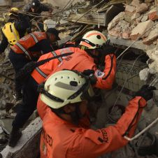 Colombia frena apoyo de Topos mexicanos tras devastador terremoto Colombia frena apoyo de Topos mexicanos tras devastador terremoto