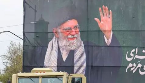 El ejército de la República Islámica de Irán condicionó la apertura del estrecho de Ormuz al levantamiento del bloqueo naval impuesto por Washington.