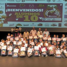 Reconocen a alumnos de primaria del Cuadro de Honor de Diario de Morelos