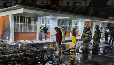 Incendio en secundaria de Cuautla moviliza a bomberos