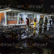 Incendio en secundaria de Cuautla moviliza a bomberos