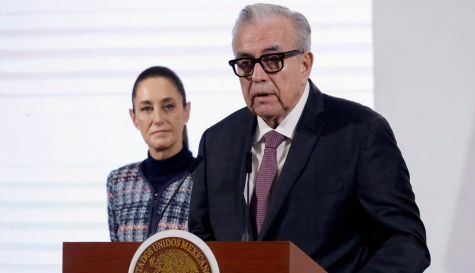Claudia Sheinbaum arremete contra Rocha Moya tras su regreso a Sinaloa