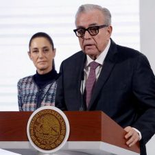 Claudia Sheinbaum arremete contra Rocha Moya tras su regreso a Sinaloa