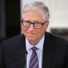 Bill Gates advierte crisis laboral por la IA y propone impuestos a robots Bill Gates advierte crisis laboral por la IA y propone impuestos a robots
