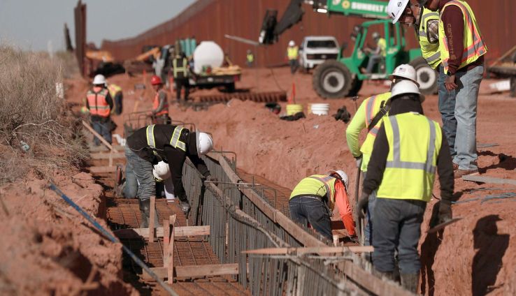 Continua la construcción del muro fronterizo en Arizona tras desestimar una demanda indígena.