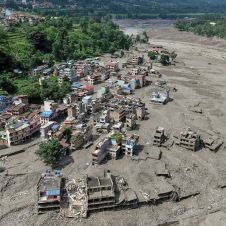 Rescate en Nepal: Sobrevivientes de la Tragedia