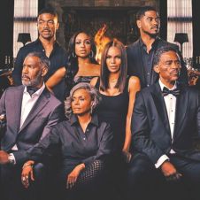 "Beauty in Black" se ha consolidado en el catálogo de Netflix como un fenómeno televisivo cargado de suspenso, relaciones tóxicas y luchas de poder. "Beauty in Black" se ha consolidado en el catálogo de Netflix como un fenómeno televisivo cargado de suspenso, relaciones tóxicas y luchas de poder.