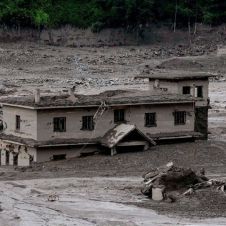 Nepal: el glaciar que hizo temblar la tierra antes de arrasar comunidades
