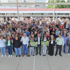 Ayuntamiento de Emiliano Zapata entrega vales para útiles y uniformes