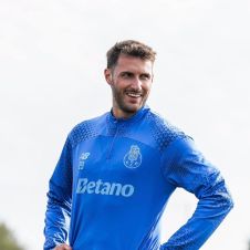 Santiago Giménez listo para debutar con el FC Porto en Portugal