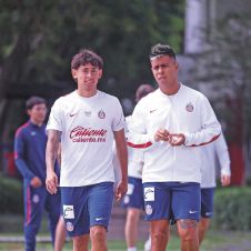 Exige Efraín Álvarez mentalidad ganadora en Chivas por el campeonato